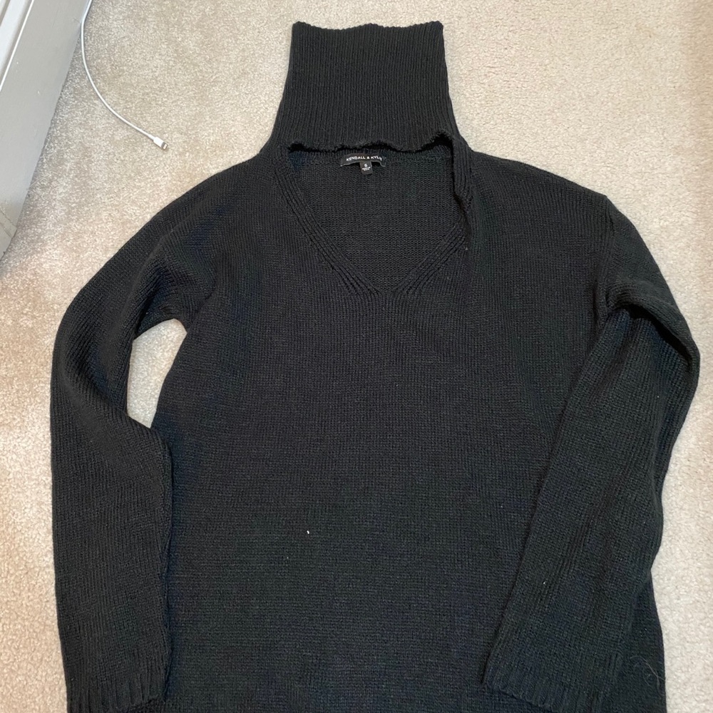 V neck cut out sweater!